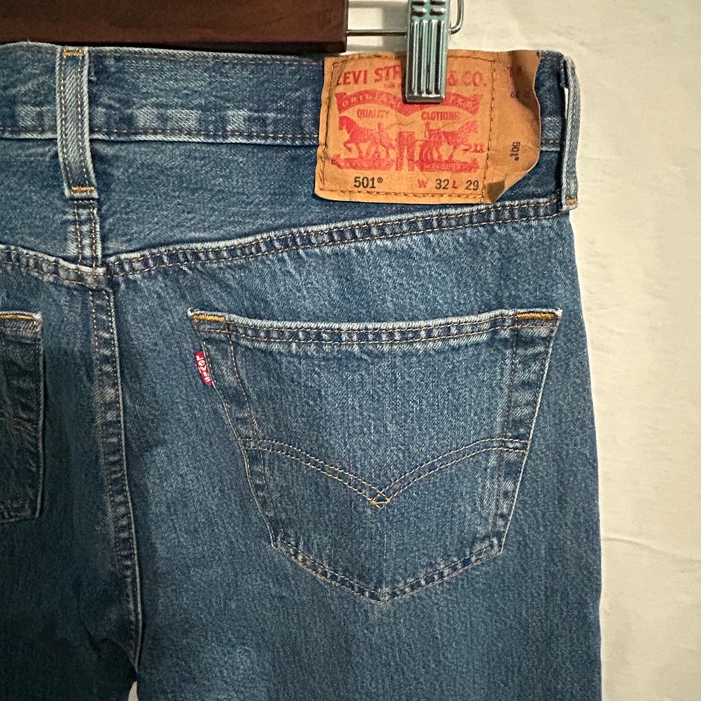 Levi's 501 Straight Jeans with Button Fly Medium Wash Men's Size 32X29 - Picture 4 of 5